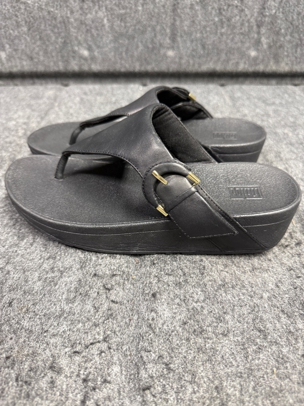 Fitflop Women's Black Leather Thong Sandals with Side Buckle - Picture 5 of 8